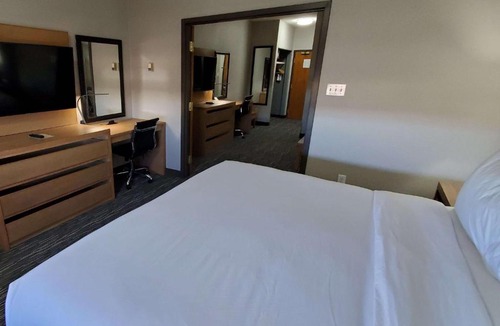 Downtown Hotel | Wingate by Wyndham Lethbridge