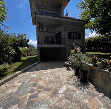 Ιξός Home in Vría