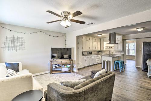 1 Mi to AT&T Stadium: Downtown Arlington Home in Arlington