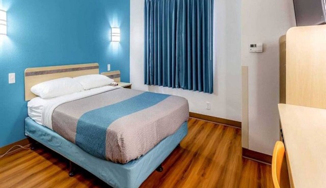 1 Queen Bed | Non-Smoking in Caseyville