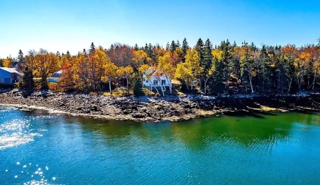 180 Degree Views w/Beachfront Firepit & Stargazing Platform Near Acadia in Gouldsboro