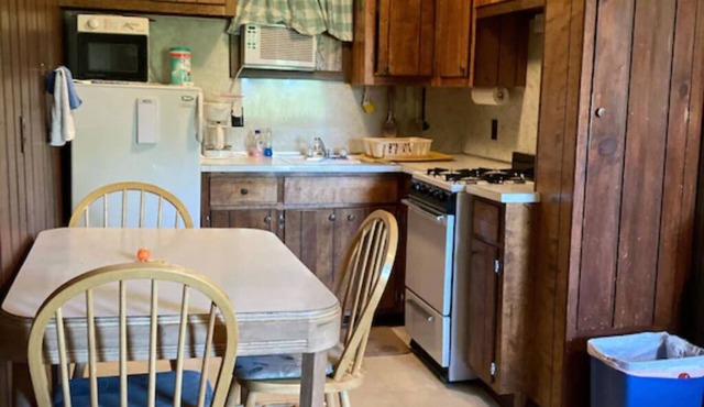 2 Bedroom Lakeside Cabin-Family Fishing Resort-Hayward WI-Chippewa Flowage in Hayward