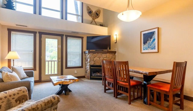 2 Bedroom Plus Loft. Pool and A/C in Fernie