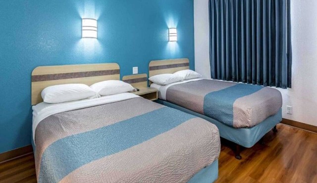 2 Full Beds | Non-Smoking in Caseyville