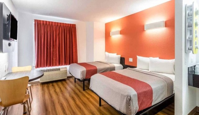 2 Full Beds | Non-Smoking in Harvey
