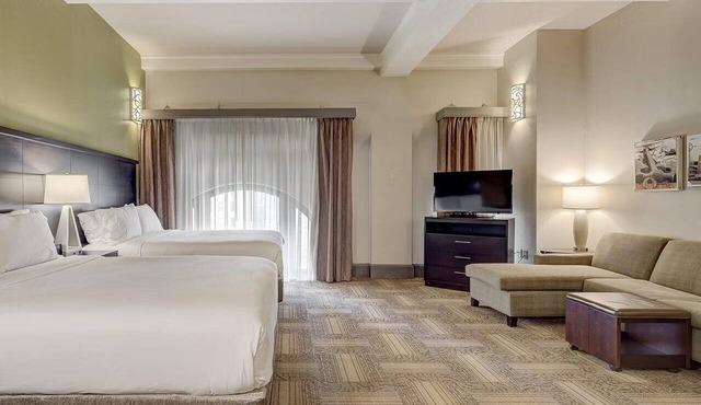 2 Unique Suites w/Kitchen in Restored 1904 Landmark Near Museums in Baltimore