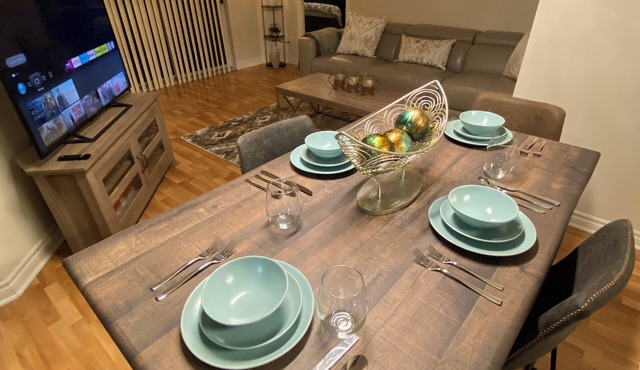 2BR with balcony and free parking in Square One in Mississauga