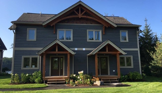 3 + bed 2 bath Villa on Lake Muskoka in Bracebridge