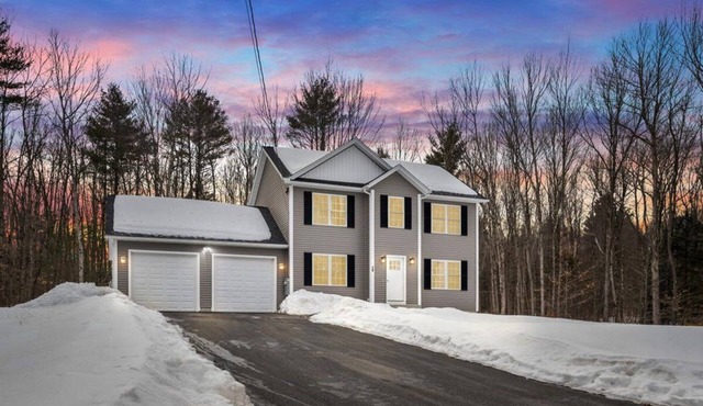 3-bedroom house in marvelous Ashburnham with AC,fitness equipment,primary suite. in Ashburnham
