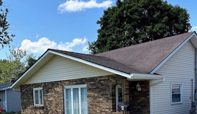 3 bedroom ranch, sleeps 8 with AC,WiFi, and impeccable cleanliness. in Rock Falls