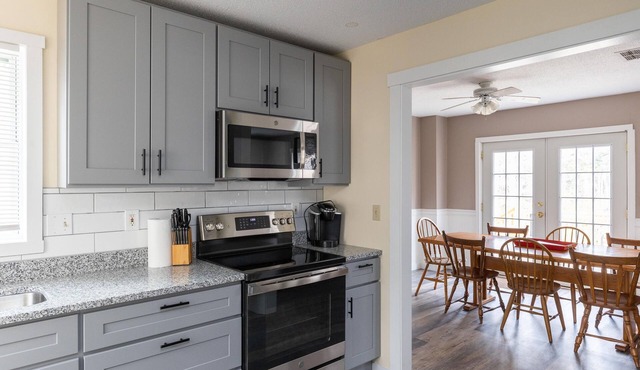 3 BR Home Sleeps 12! in South Burlington