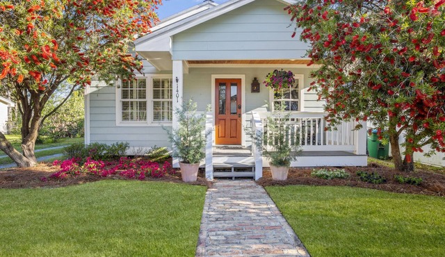 3BR/2BA Bottlebrush on Bowen - PERFECT location Ocean Springs. Walk to downtown! in Ocean Springs