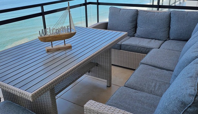 3BR condo, right on the beach, fully equipped, beach cccess. in Mazatlán