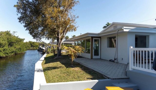 4/4 on Mangrove Lined Canal with Pool, Boating, Beach & Fishing! Just Rennovated in Fort Myers