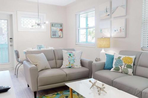 4 - Island Paradise Cottages - Skyview Villa in St. Pete Beach