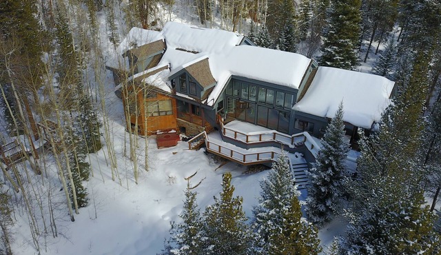 5 Bdr Home Close to Peak 9, Huge Yard, Creek and Aspen Grove, in Breckenridge