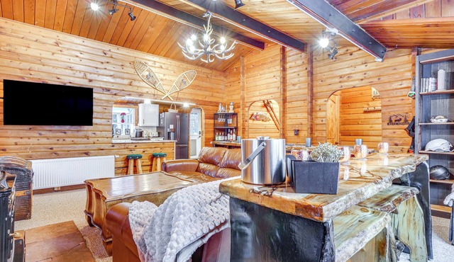 5 Mi to Breckenridge Ski Resort: Cozy Wood Cabin! in Breckenridge