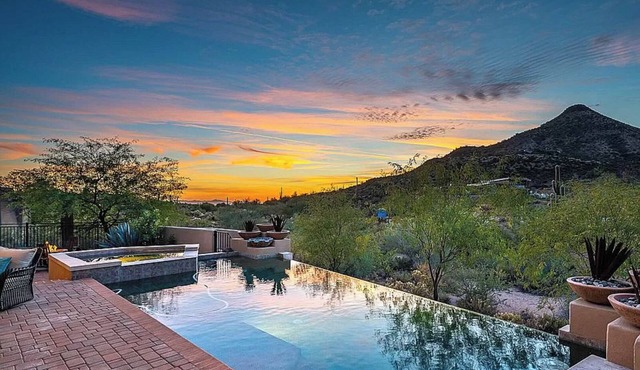5 Star INFINITY POOL Saguaro Mountain Desert House in Scottsdale
