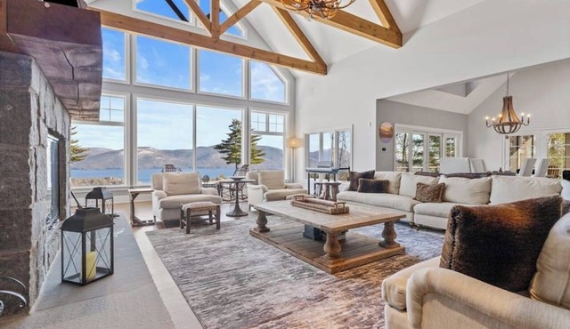 5BR panoramic lake acreage - sauna, game tables in Bolton Landing