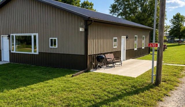 A Cozy Rustic Lodge! Perfect for Groups, Family Gatherings or Special Occasions. in Frederick
