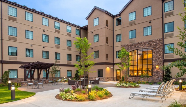 Accessible Queen Studio w/Full Kitchen + Breakfast in Hillsboro