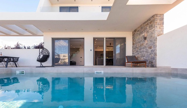 Aethra Deluxe Villa with pool, 700m from Beach in Anissaras