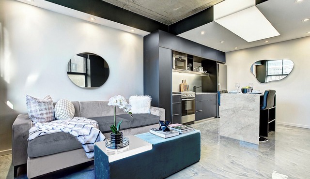 Airy Loft near Sainte-Catherine St. in Montréal