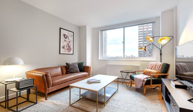 Airy UWS 1BR w/Doorman, Elevator, near Central Park, by Blueground in New York