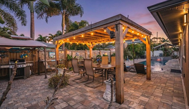All Your Vacation Needs Met–South Venice Pool Home in Venice