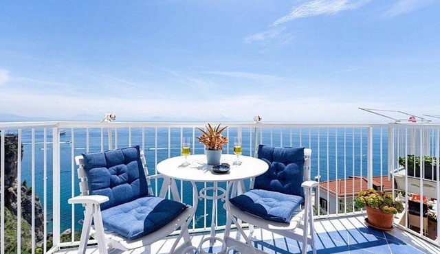 Appartamento Rodolfo: A graceful apartment which faces the sun and the sea, with Free WI-FI. in Amalfi