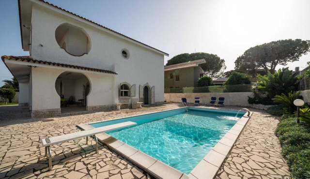 Arenella96 -grande Villa con Piscina a 5 Minuti a Piedi Dalla Spiaggia Arenella in Siracusa