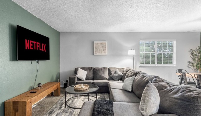 Arlington 2BR | AT&T, Globe Life, 6 Flags, Parking in Arlington