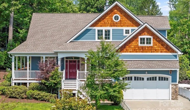 "Asheville Grand Retreat" with Hot Tub & Game Room, Close to Biltmore & Downtown in Arden