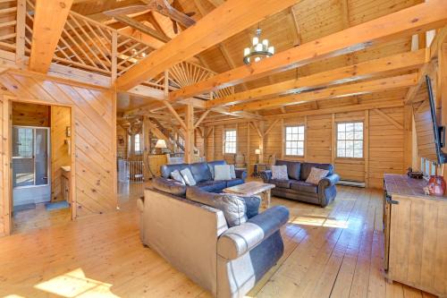 Athol Cabin w/Deck & Fire Pit, 10 Mi to Lake in Athol