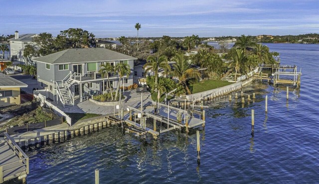 Azule| Waterfront Villa with Private Dock in Indian Rocks Beach