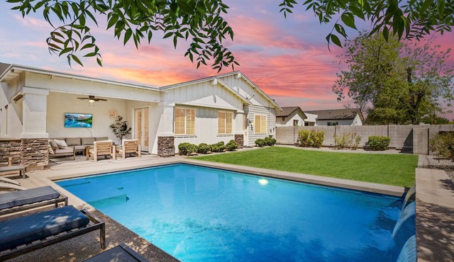 Backyard Resort Heated Pool Outdoor Kitchen in Phoenix