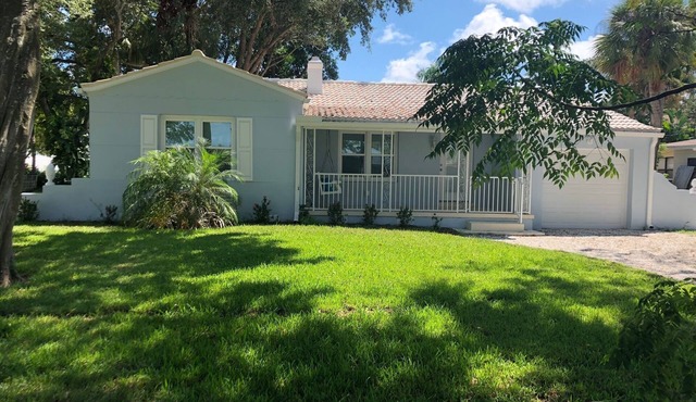 Beach OASIS with pool, sleeps 8. in St Pete Beach