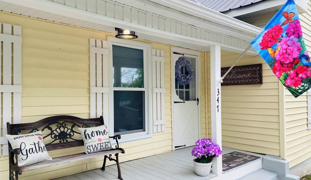 Beautiful 2 bedroom home, Walk to Downtown Mt. Airy! in Mount Airy