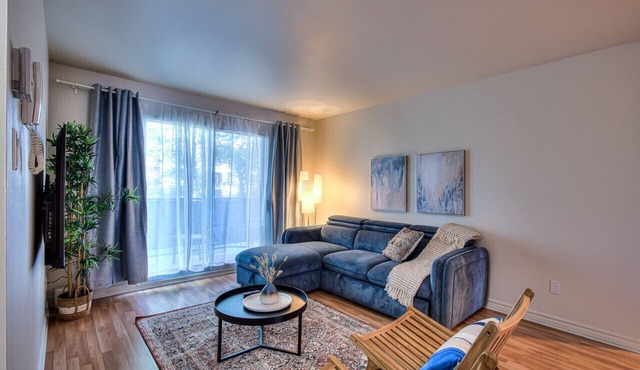 Beautiful 2BR in MTL with 2 included parking spots in Montréal