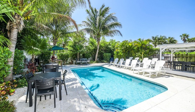 Beautiful Bungalow with Pool and Bay Views! in Anna Maria