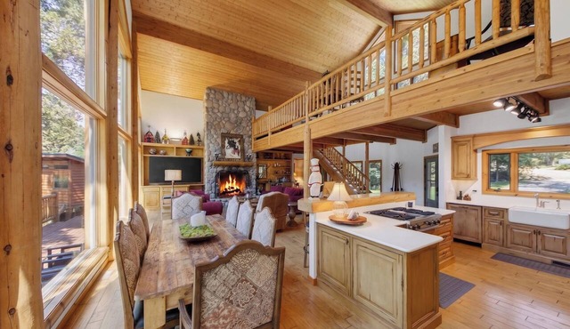 Beautiful Colorado log home backing to the Florida River. in Durango