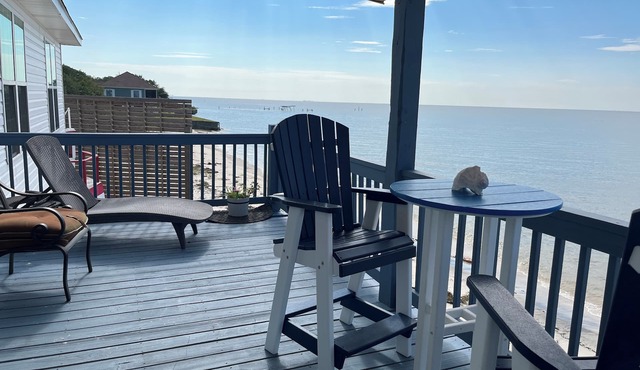 Beautiful New Beach Front Home just minutes from Biloxi casinos! in Ocean Springs