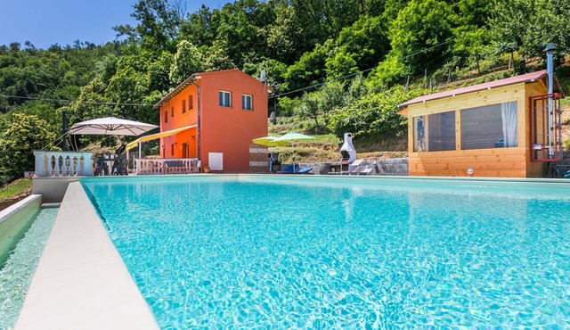 Beautiful private villa for 4 guests with A/C, private pool, WIFI, TV and panoramic view in Pescia