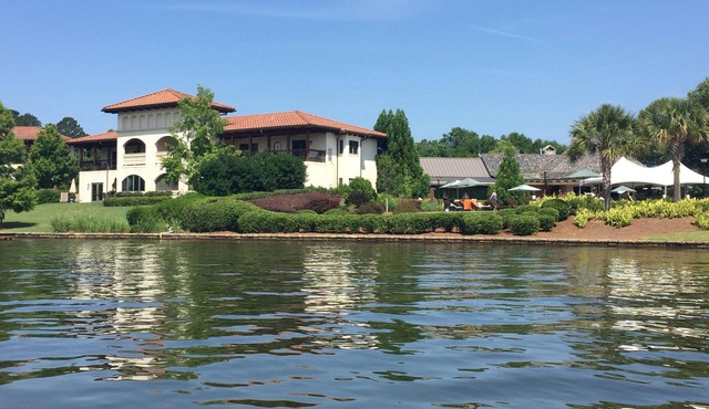 Beautiful Tuscan style waterfront villa with private dock slip. in Eatonton