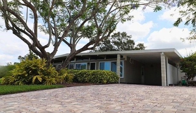 Beautiful Two-bedroom, One-bathroom House in a perfect location, Sarasota, FL! in Sarasota