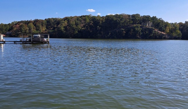Beaver Den Rustic lake house right on shoals Creek and Wilson lake in Florence
