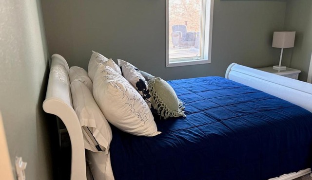 Bed & Breakfast King Bed + Game Room + Fire Pit in Carnarvon