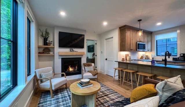Black Diamond @ Cranmore Mt. | Brand new | Hot Tub in North Conway
