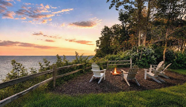 Blackstone on the Bluff | Large Private Beach! in South Haven