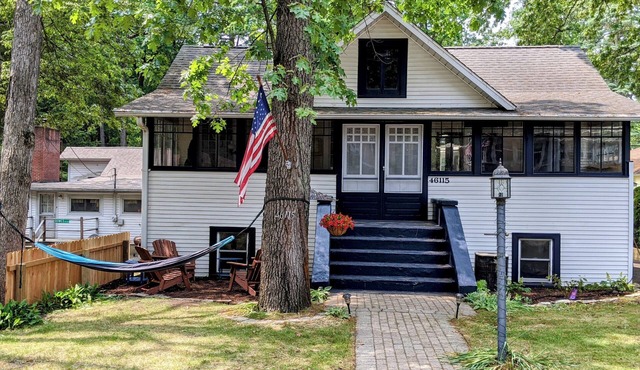Blue Fox Cottage in Grand Beach in Grand Beach